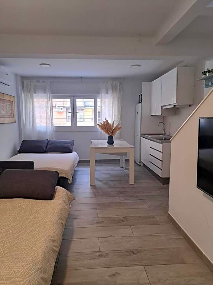 Cozy Apartment up to 6 persons 3 min to Metro