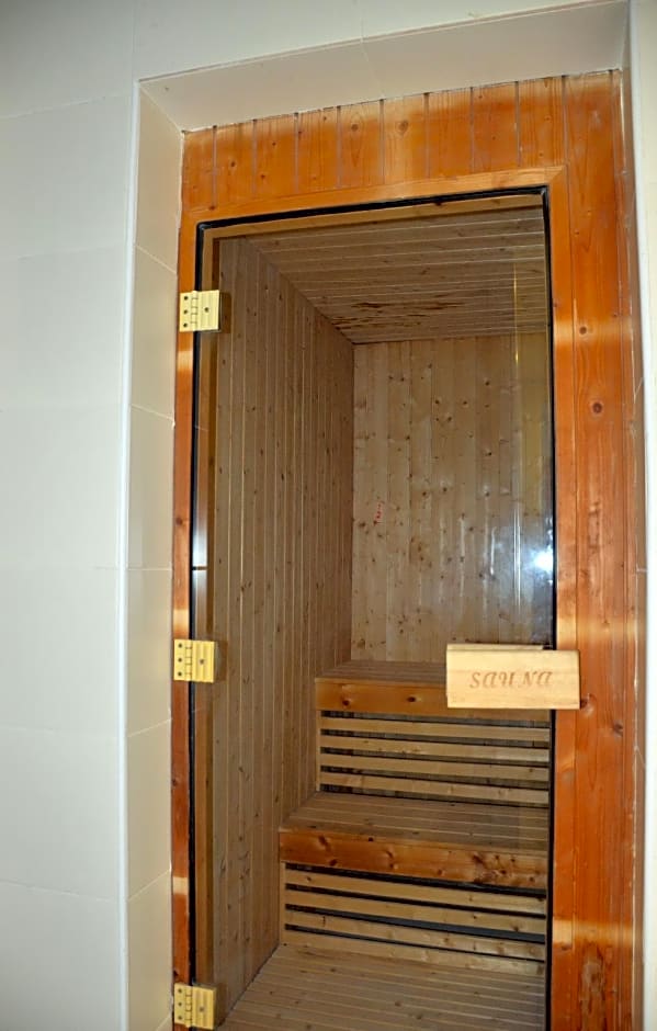 The Lodge Suites