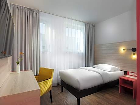 Greet room with a single bed (100x200)