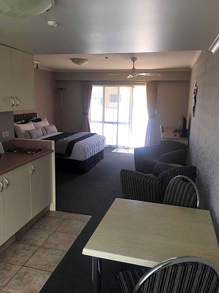 Deco City Motor Lodge