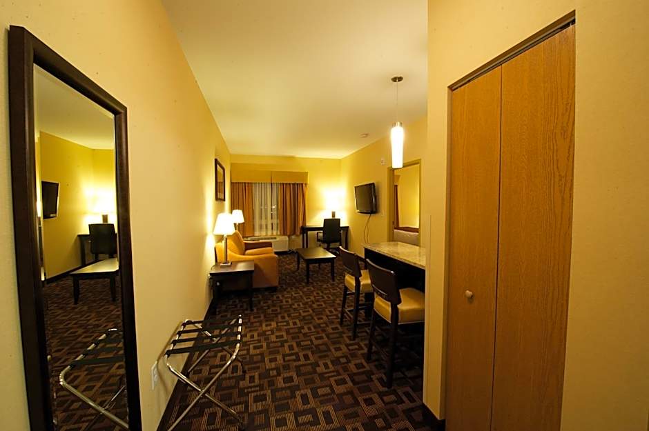 Days Inn & Suites by Wyndham Winnipeg Airport Manitoba