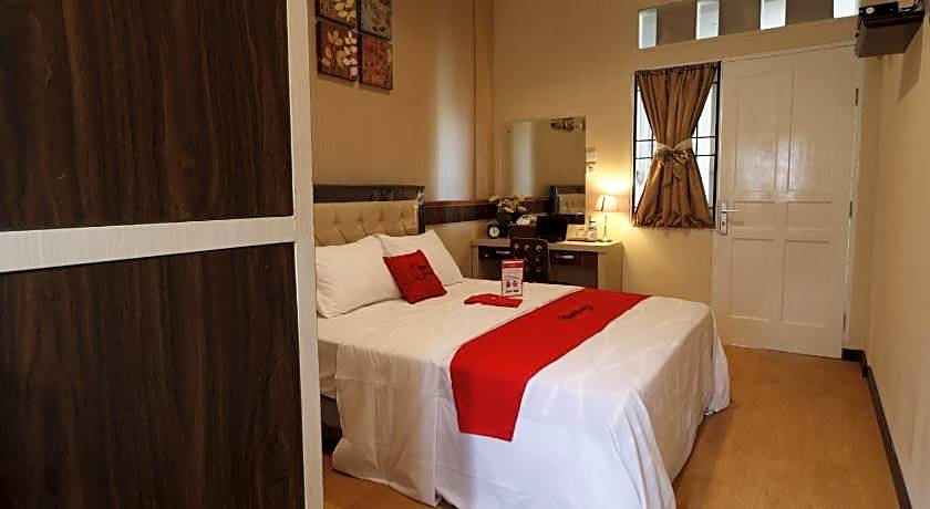 RedDoorz Plus near Universitas Sumatera Utara