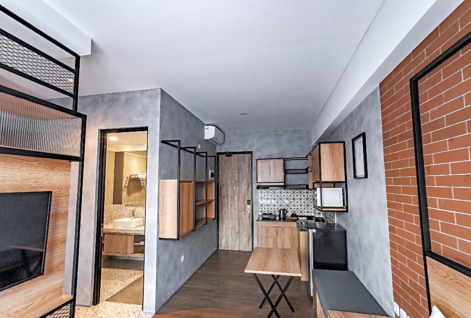 LOA LIVING Solo Baru