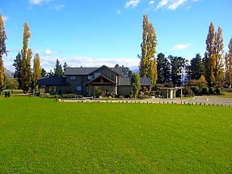 Golfcourse Road Chalets and Lodge