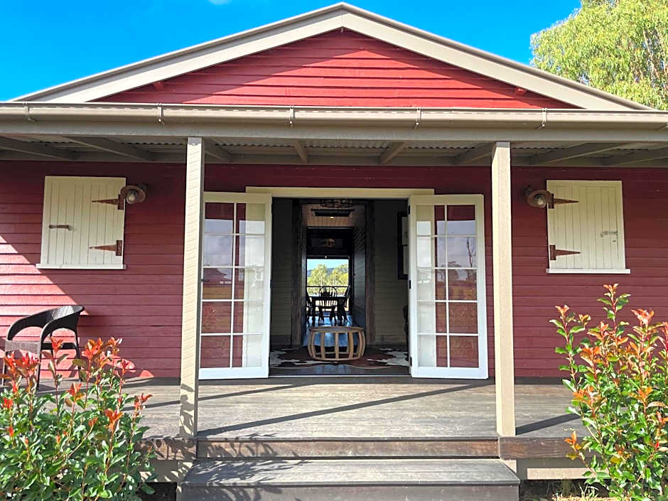 Dusty Hill Vineyard - Moffatdale