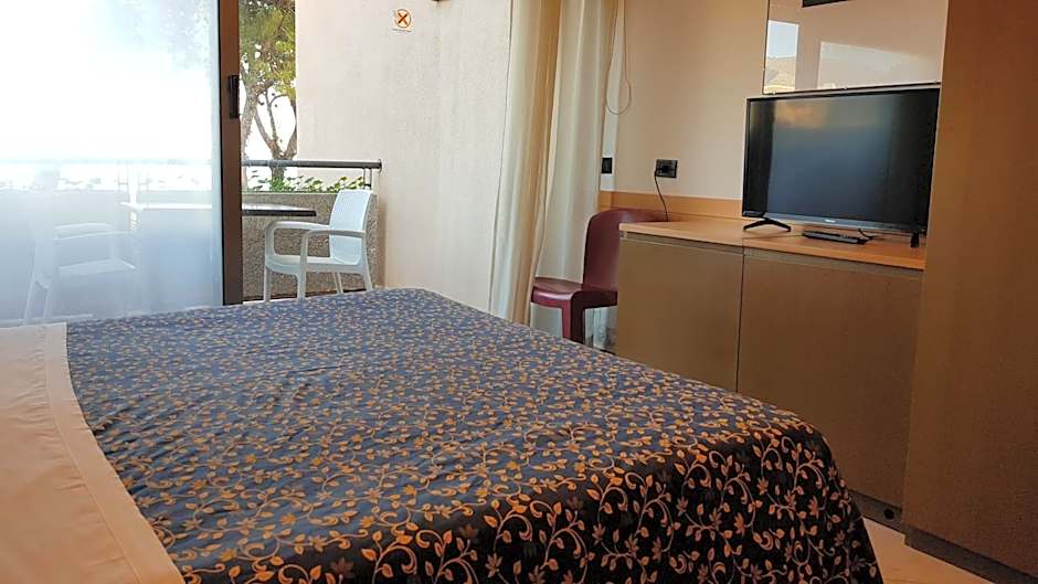Photo 1 of 10 of 1 Double Bed or 2 Beds, Sea View