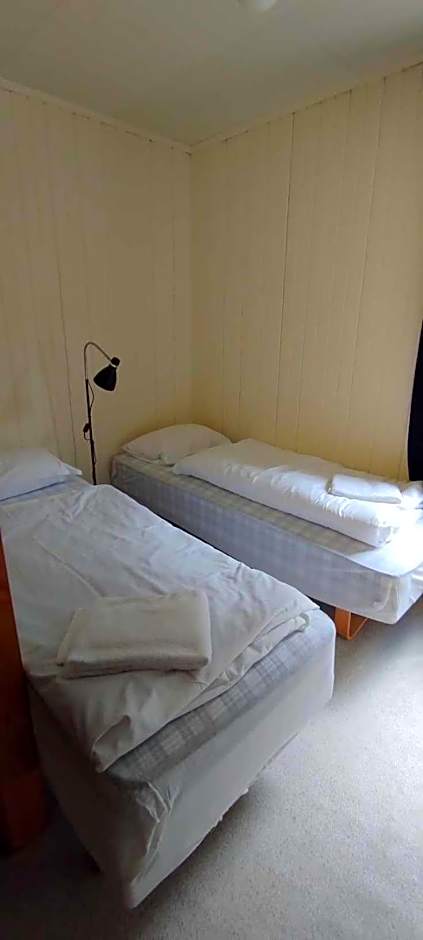 The Harbour House, dorm and twin, selfservice hostel