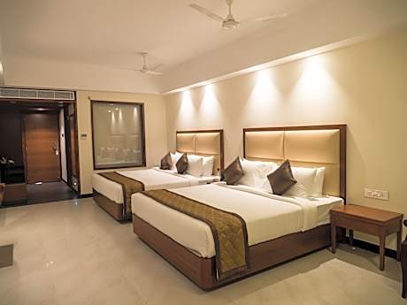 Deluxe Queen Room with Two Queen Beds