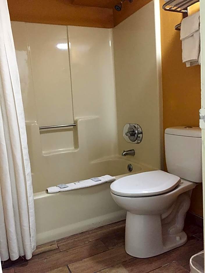 Parkway Inn