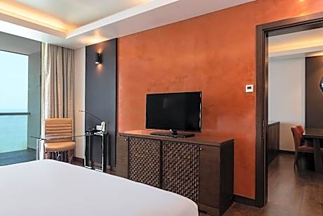 Executive Suite - Balcony and Ocean View