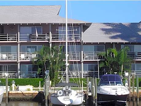 Cove Inn on Naples Bay