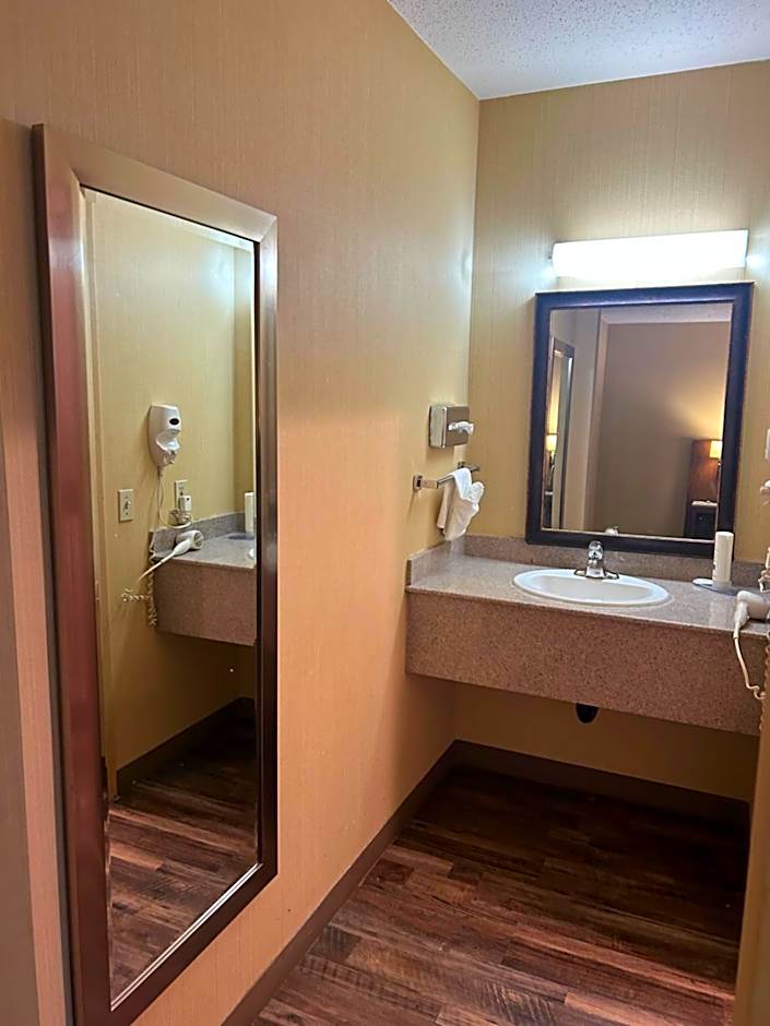 Quality Inn and Conference Center Greeley Downtown
