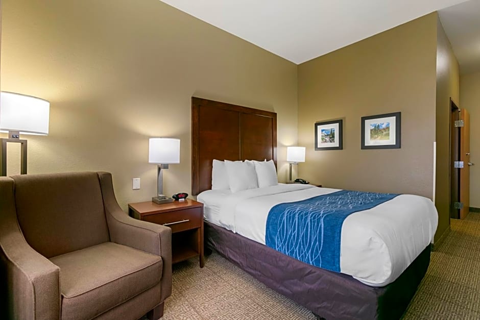 Comfort Inn & Suites Near University of Wyoming