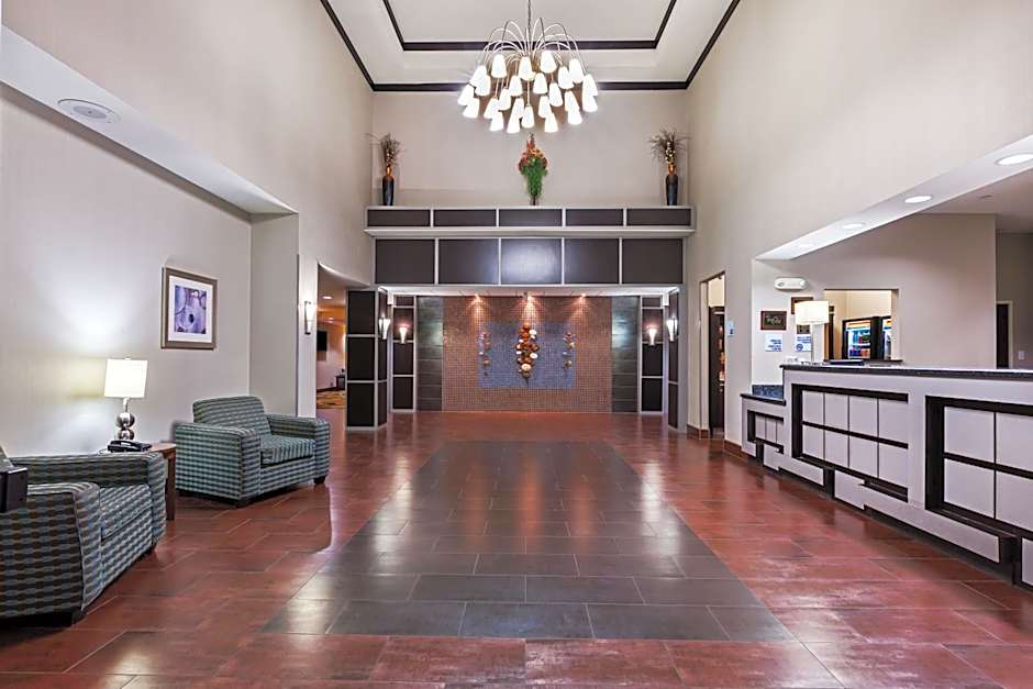 Holiday Inn Express & Suites Cleveland By IHG