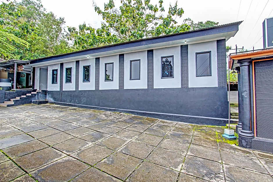 OYO 92287 Hotel Aji Mantoro