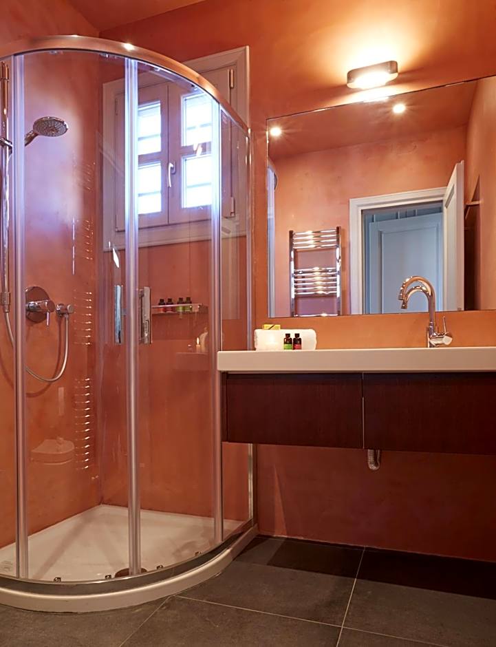 Voreina Gallery Suites