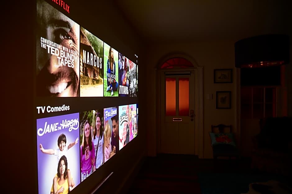 Lotus Gogh Apartment