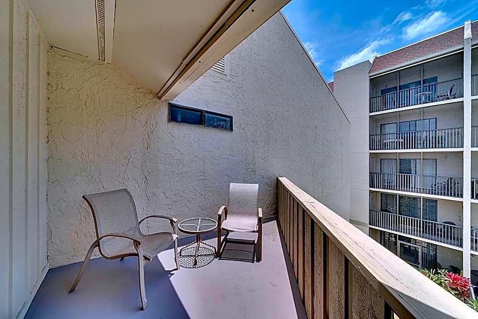 Siesta Key Beach - 2 Bedroom - 3 Beds - 3 Bathroom Duplex with Heated Swimming Pool