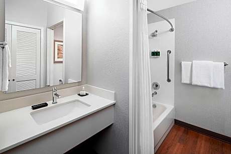 Room, 2 Queen Beds (Mobility/Hearing Accessible, Tub)