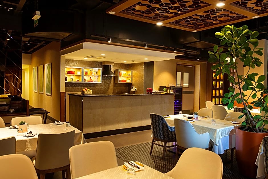 Holiday Inn Bengaluru Racecourse By IHG