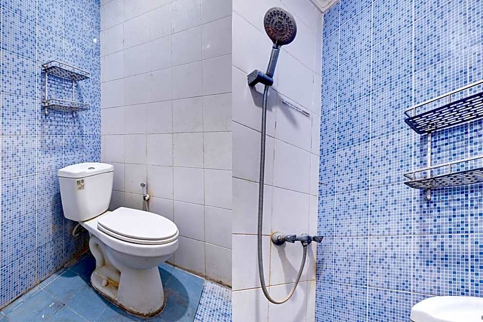 OYO Life 92877 Hotel Rainbow 7296