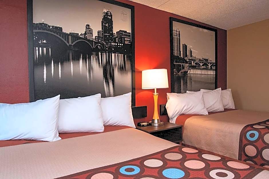 Super 8 by Wyndham Brooklyn Center/MPLS