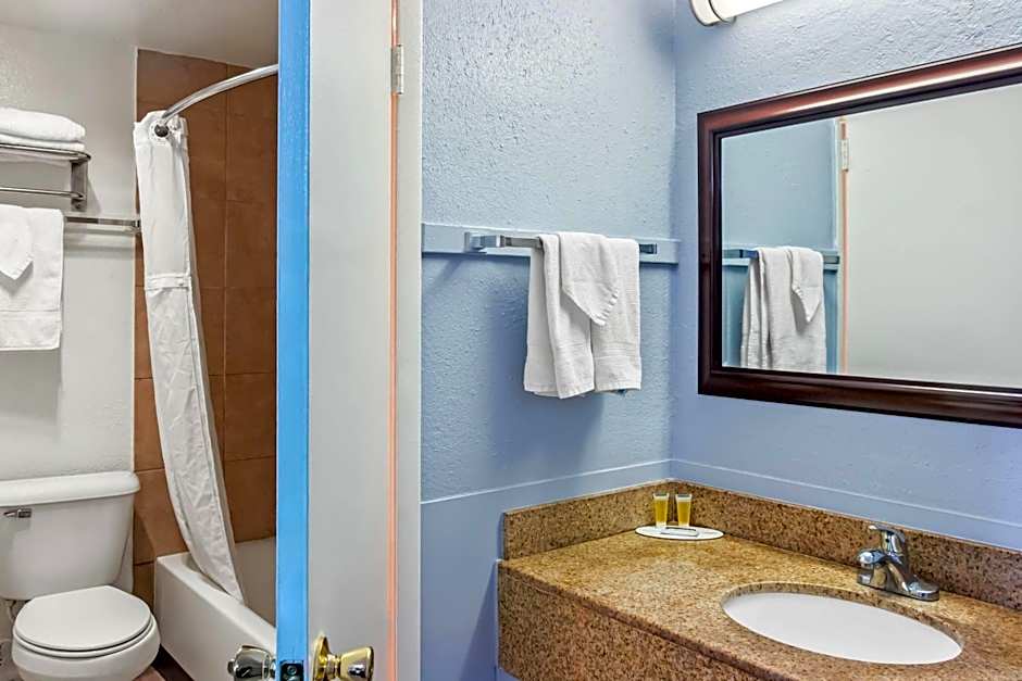 Travelodge by Wyndham Las Vegas NM