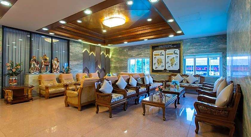 Thongtarin Hotel (SHA Plus)