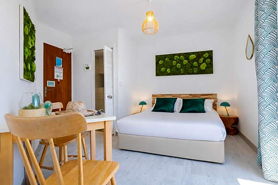 Hôtel Almanarre Plage - Hôtel Eco-Responsable face à la mer