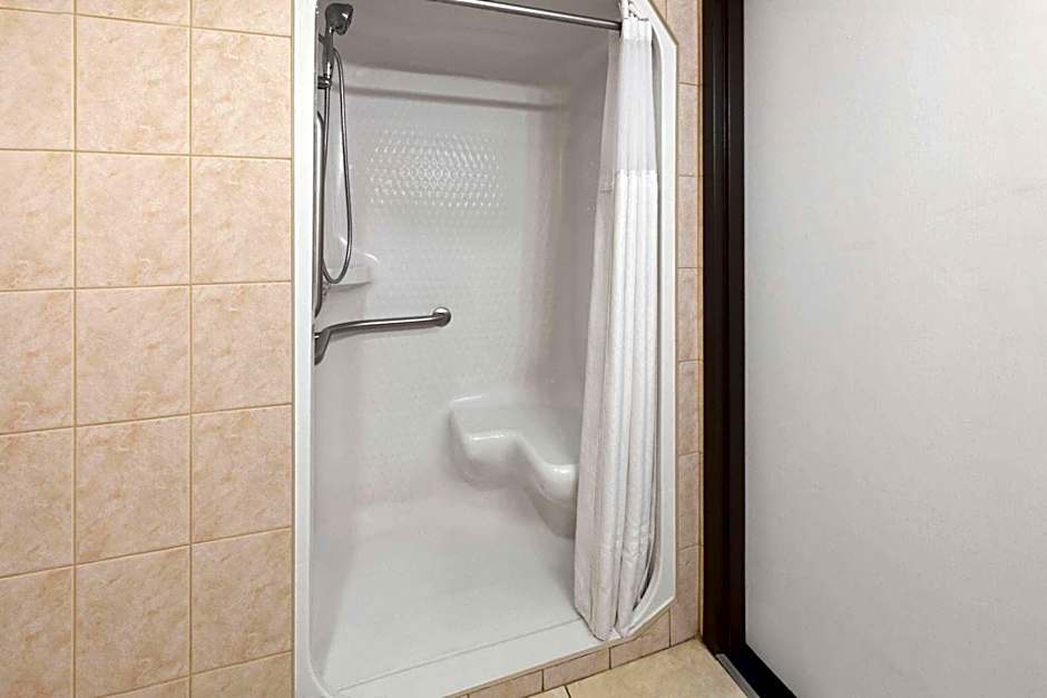 Baymont Inn and Suites by Wyndham Farmington, MO