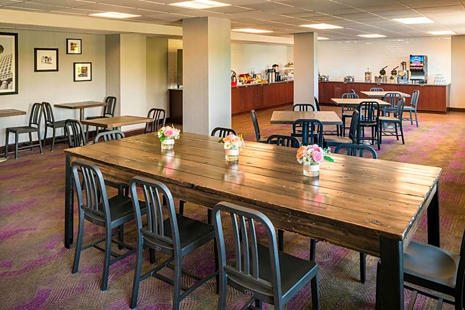 Four Points by Sheraton Boston Logan Airport Revere