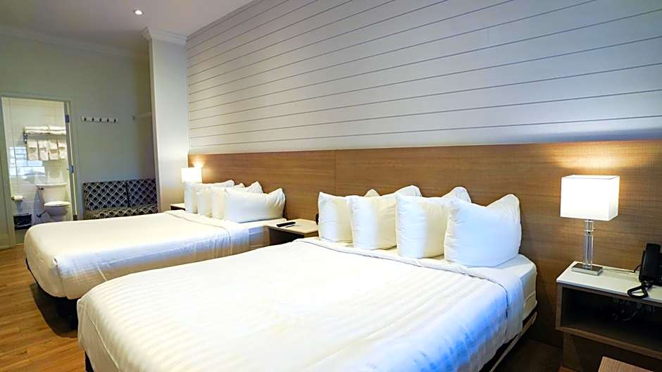 Colonial Hotel & Suites