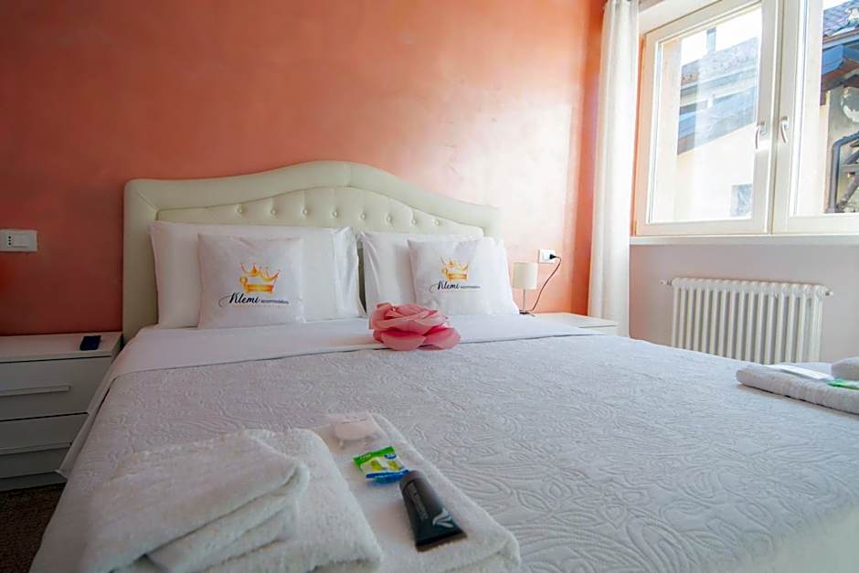 Klemi, rooms in old town Dolomia best home Check in automatico