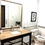 Country Inn & Suites by Radisson, San Jose International Airport, CA