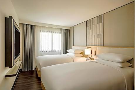 3 Bedroom Suite, Bedroom 1: 1 King, Bedroom 2: 2 Double, Bedroom 3: 1 Queen, City view