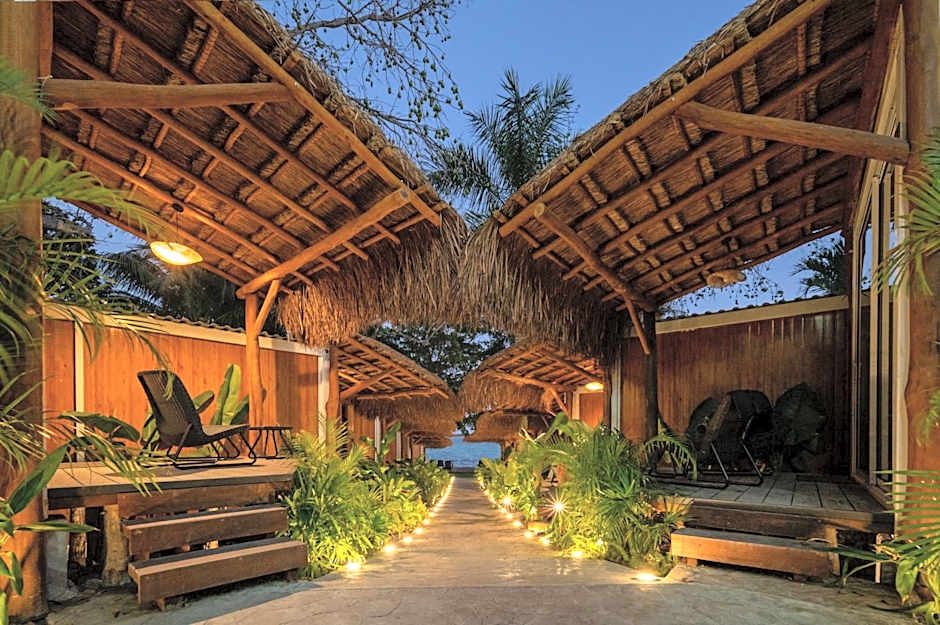 Casa Aakal Lagoon Front