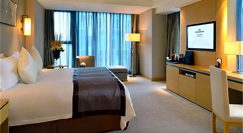 Howard Johnson IFC Plaza Ningbo Hotel