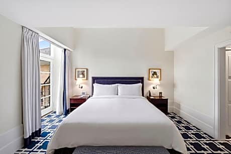 Deluxe King Suite