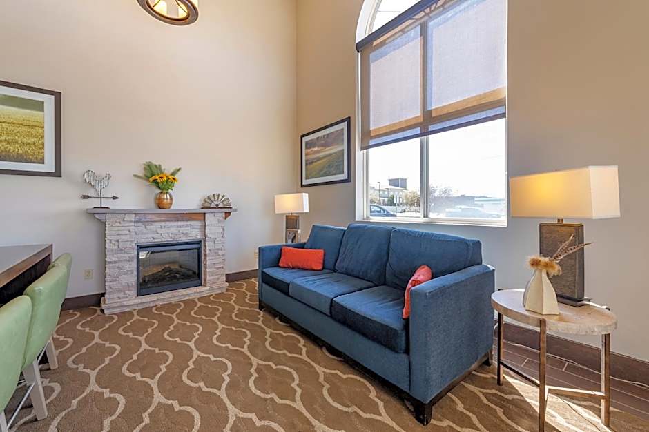 Comfort Inn & Suites Hays I-70