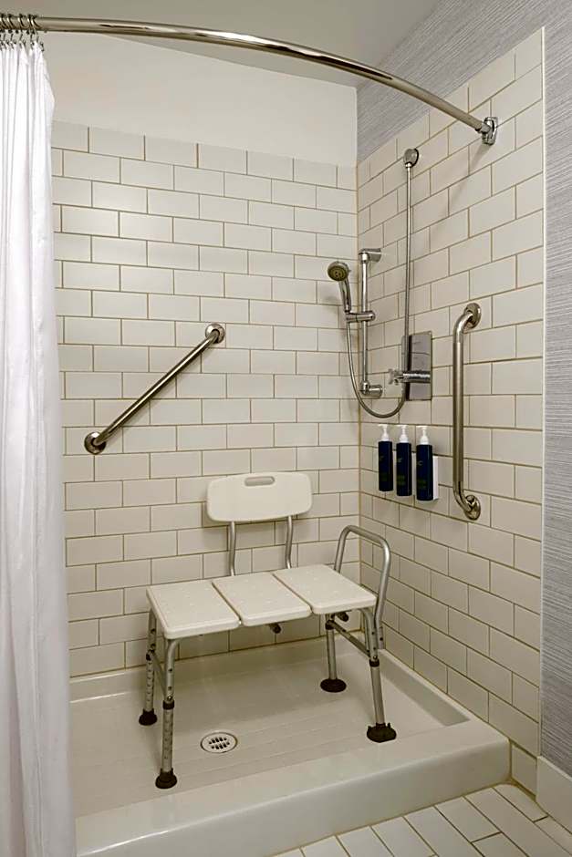 Four Points By Sheraton Victoria Gateway