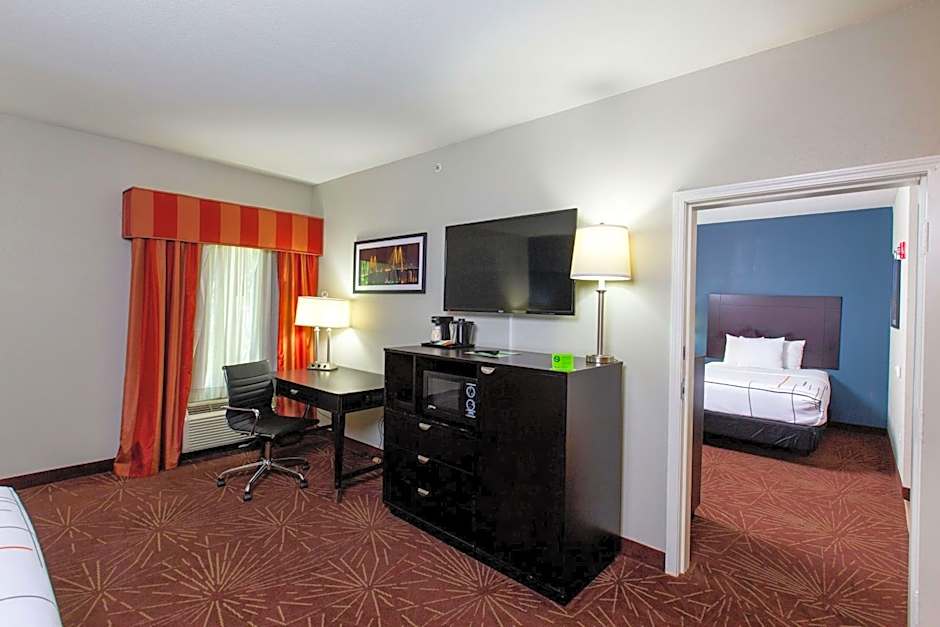 La Quinta Inn & Suites by Wyndham Houston - Normandy