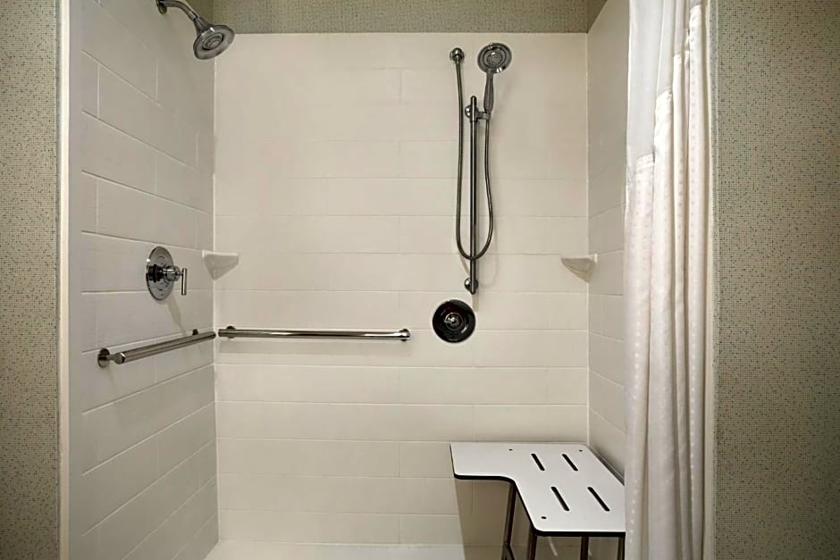 Holiday Inn Express & Suites - McAllen - Medical Center Area By IHG