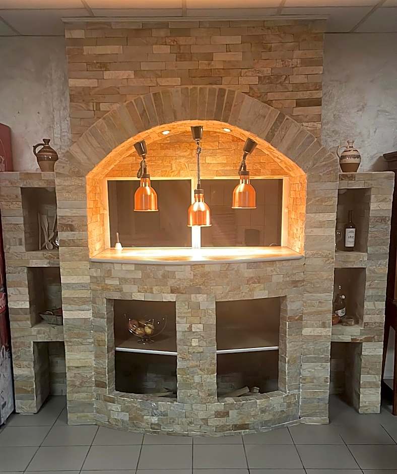 KM 80 Restaurant & Hotel