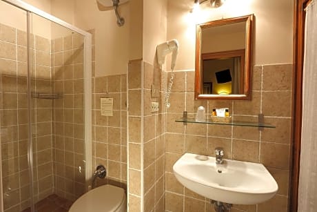 Single Room (1 Twin Bed)