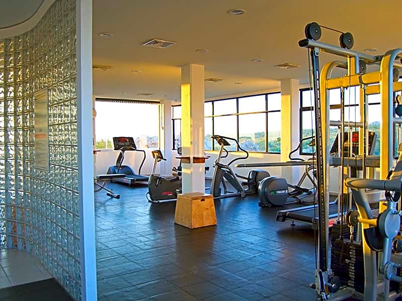 Sunrock Hotel & Suites