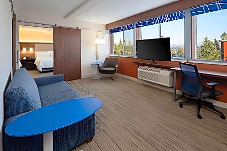 2 Queen Beds Suite Mobility Accessible Tub