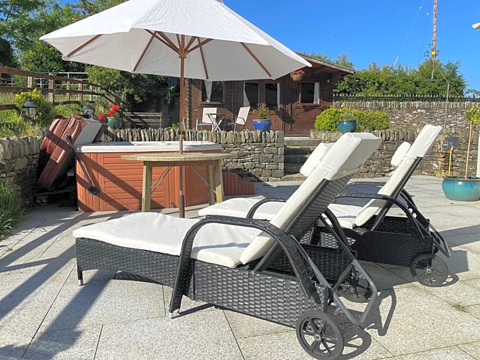 Chalet Superking bed Free Sauna jacuzzi