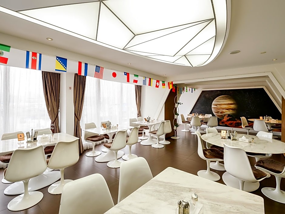 Planet Hotel