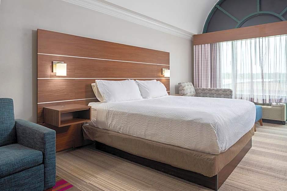 Holiday Inn Express & Suites Macon - I-475 by IHG
