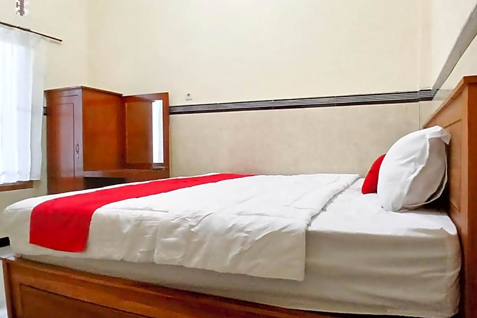 RedDoorz @ Dien Homestay Syariah Alun-alun Pasuruan